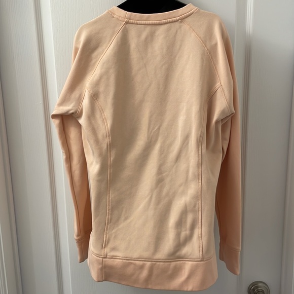 North Face light weight peach colour top logo on front & kangaroo pouch Sz M - Picture 3 of 9